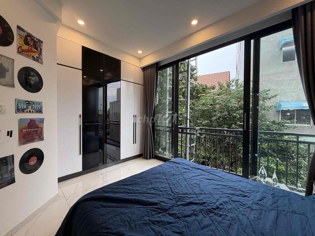 Rent a full-salt balcony bedroom right at Quốc Hương and metro!