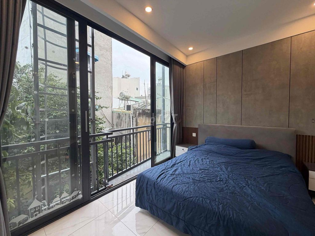 Rent a full-salt balcony bedroom right at Quốc Hương and metro!