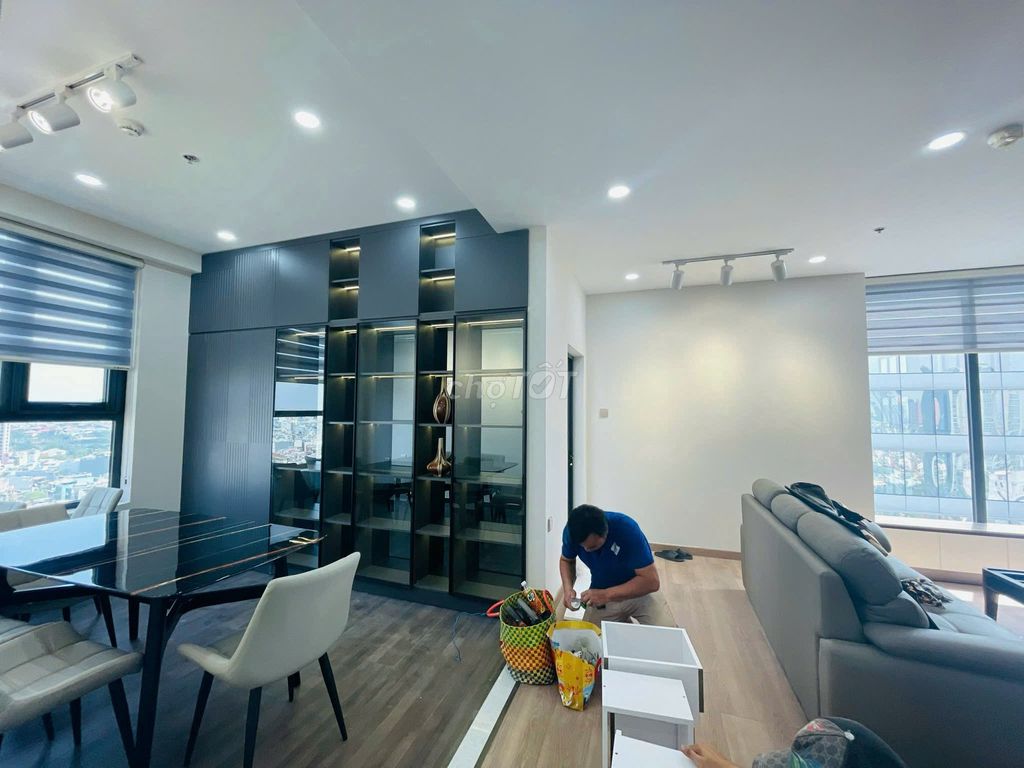 Three bedrooms on the corner of the Im81 pool to beauty. Just 23 million right away.