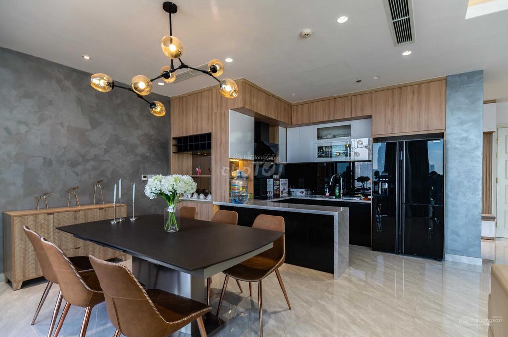 Need to rent a Sunny Plaza apartment, area: 130 meters two, three bedrooms, three toilets, ntc, new house.
