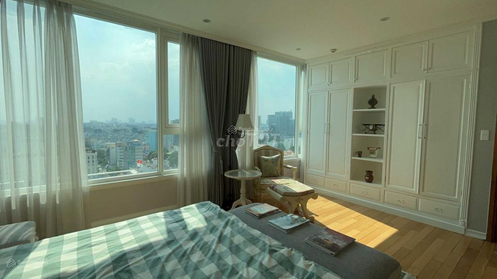 Need to rent a Sunny Plaza apartment, area: 130 meters two, three bedrooms, three toilets, ntc, new house.