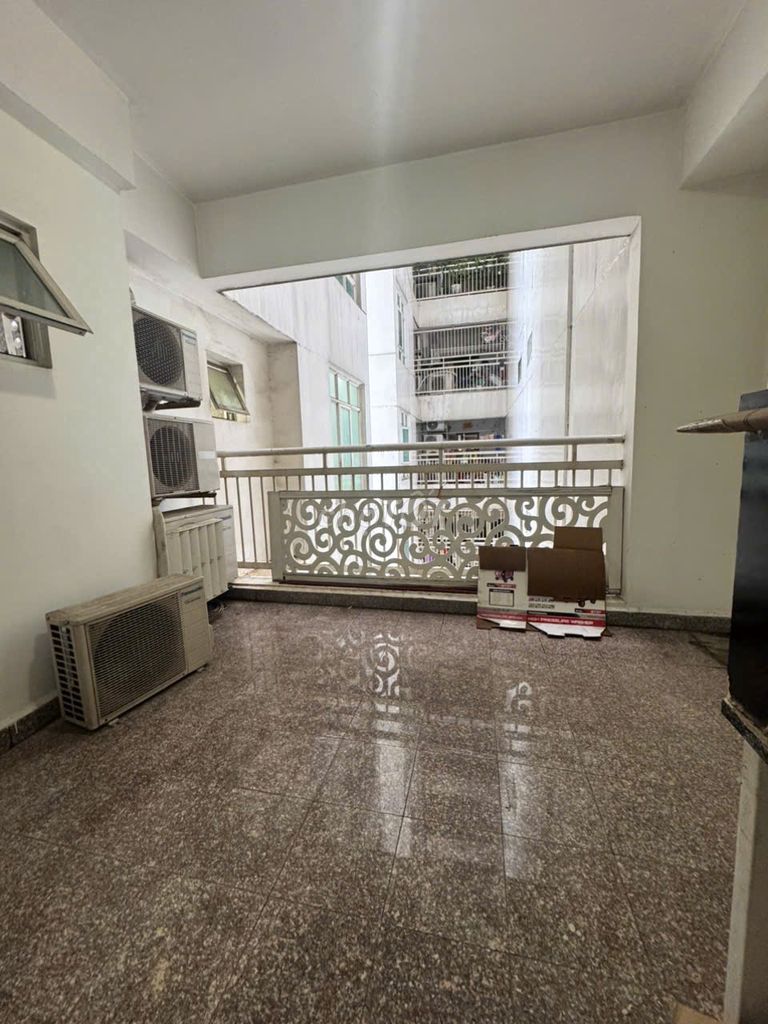 Rent the class apartment 8-- wide apartment, nice view, angle 150 meters.