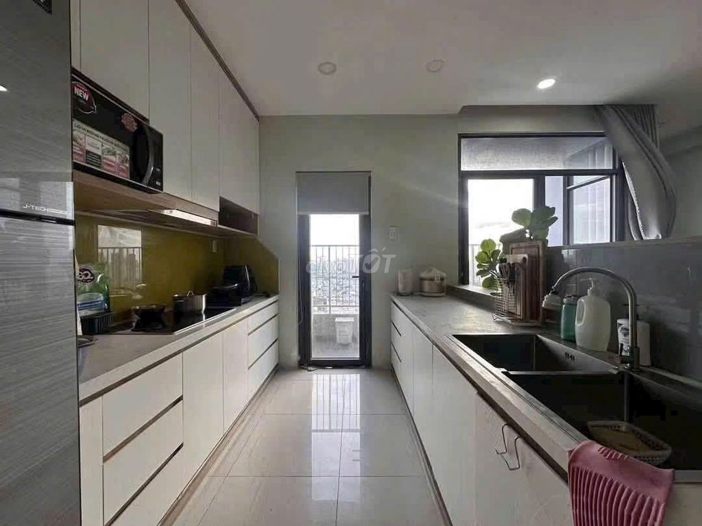 High-level Res Green-Feder, Full Seven, 3 bedrooms cost 16 million a month.