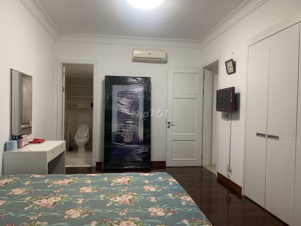 Two Price bedrooms. Good.