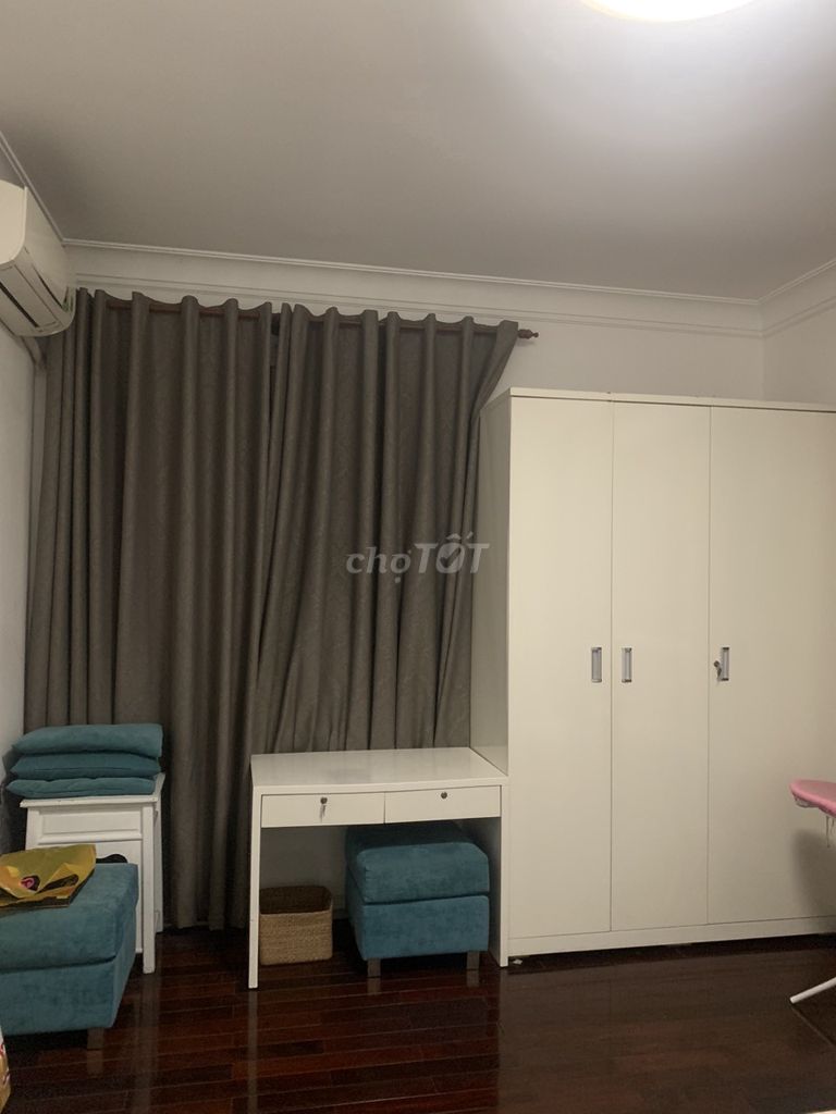 Two Price bedrooms. Good.