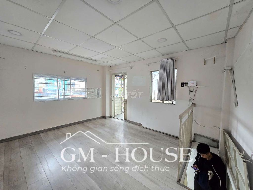 Two bedrooms, 50 meters, balcony, Cô Bắc District 1.