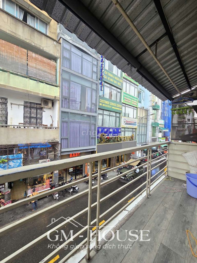 Two bedrooms, 50 meters, balcony, Cô Bắc District 1.