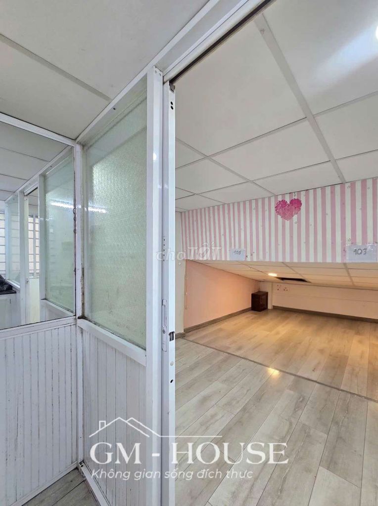 Two bedrooms, 50 meters, balcony, Cô Bắc District 1.