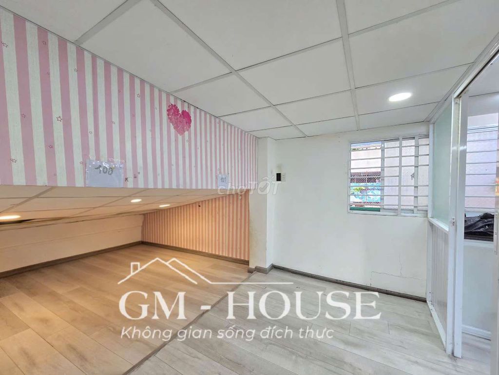 Two bedrooms, 50 meters, balcony, Cô Bắc District 1.