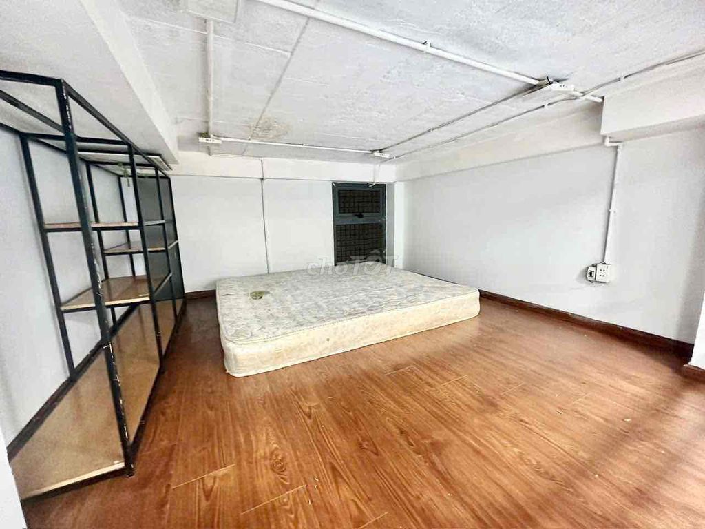 5 p Airport • Full Integrine • Cold closet • Wash machine • Free car