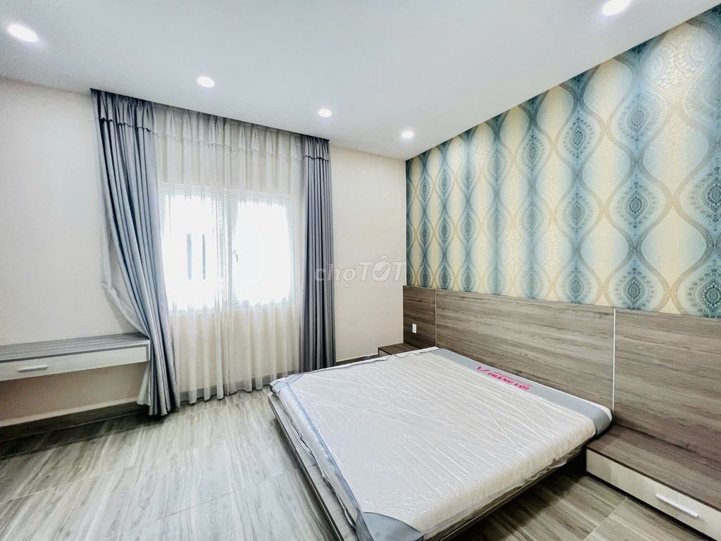 - Full furniture - move in immediately