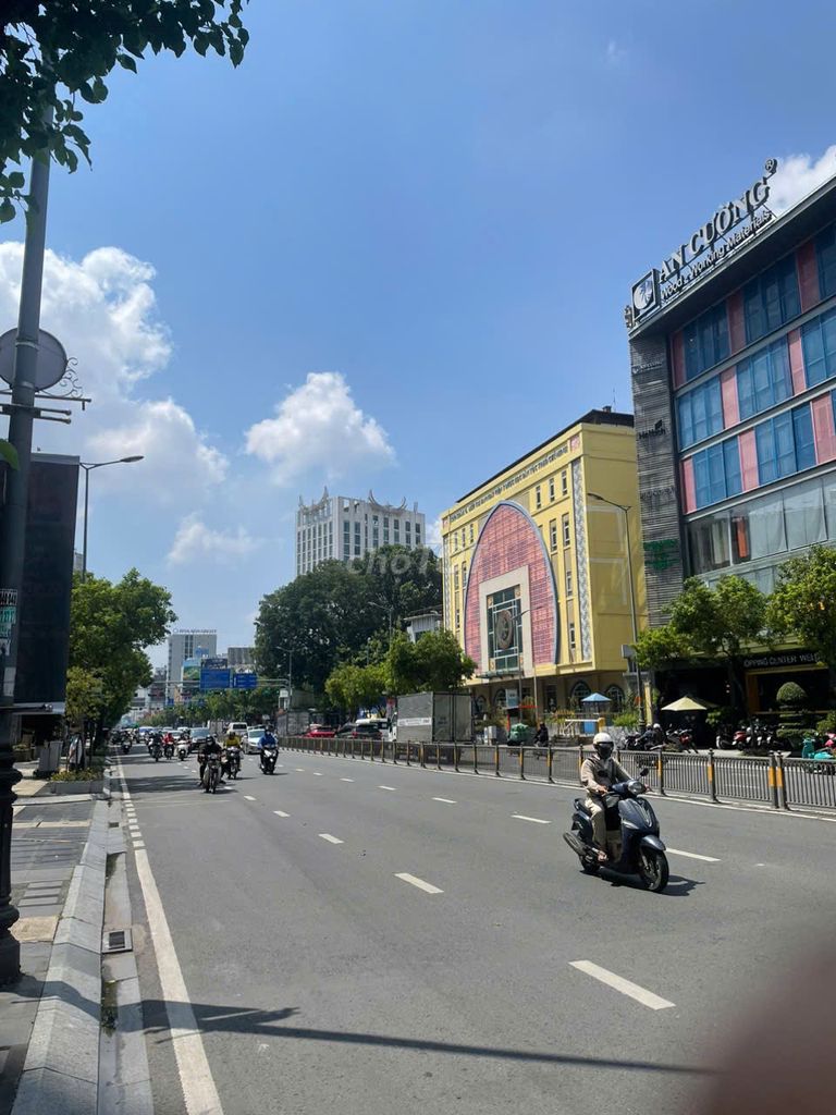 Rent a nine-story Nguyễn Văn Trỗi building, Phú Nhuận rents 500 million.