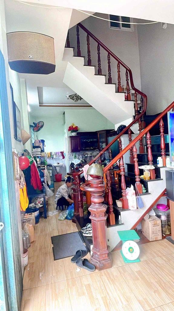 4-story, low-priced, multi-sponsive, two-sided, low-cost.