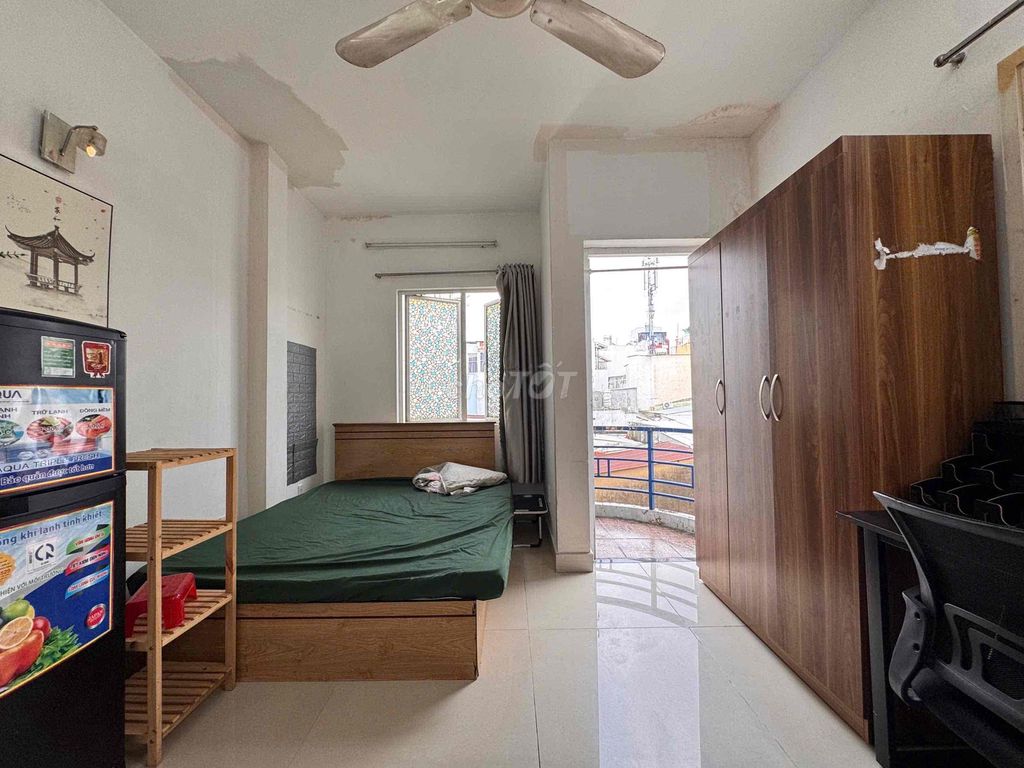 The balcony studio is two windows right near Tân Định near the isb district 1 is extremely clear