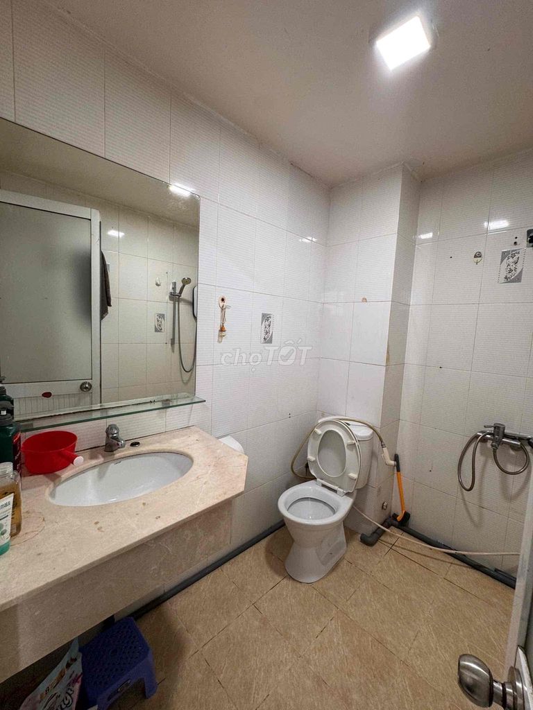 The balcony studio is two windows right near Tân Định near the isb district 1 is extremely clear