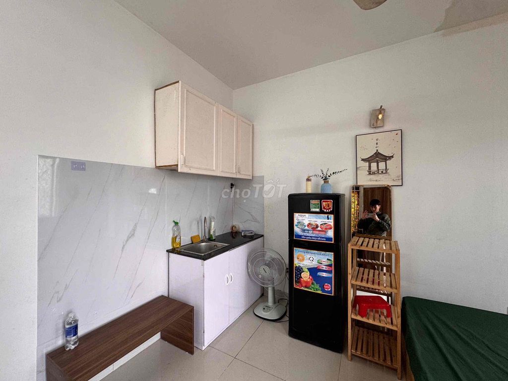 The balcony studio is two windows right near Tân Định near the isb district 1 is extremely clear