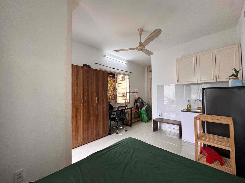 The balcony studio is two windows right near Tân Định near the isb district 1 is extremely clear