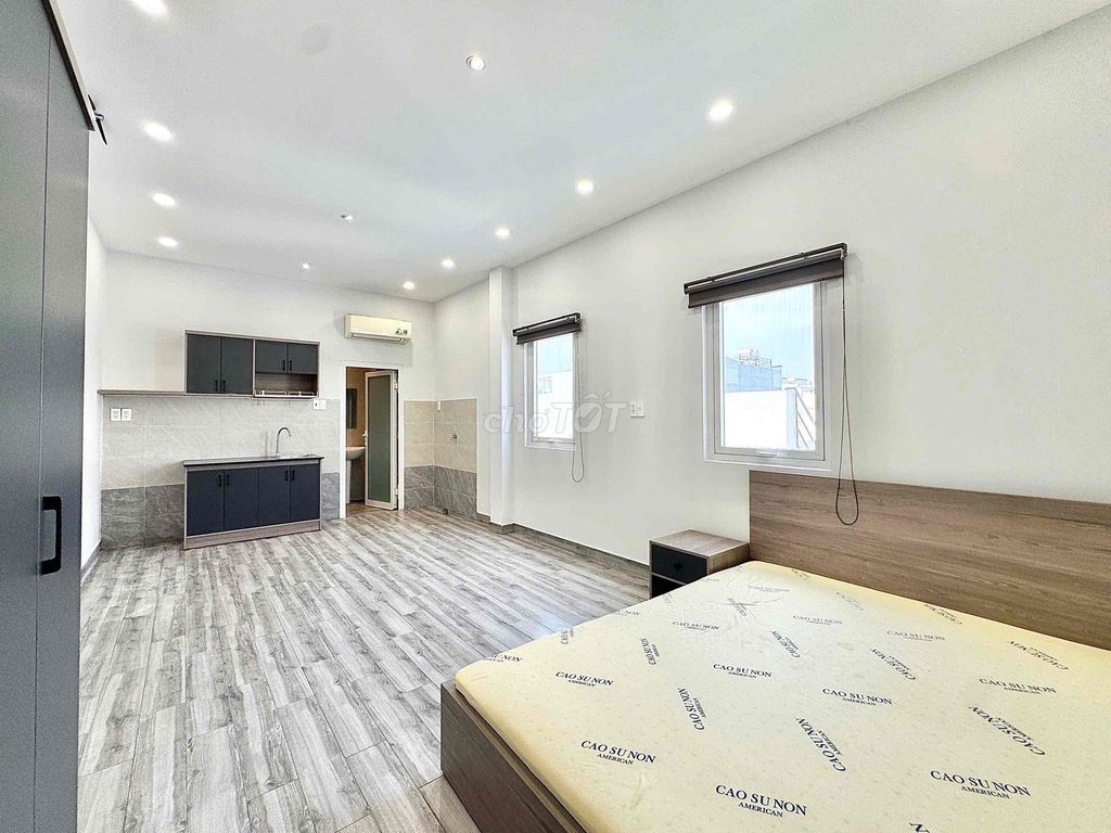 Rent a large, interior suite near the Lkeview City District 2.
