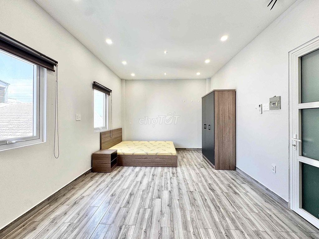 Rent a large, interior suite near the Lkeview City District 2.