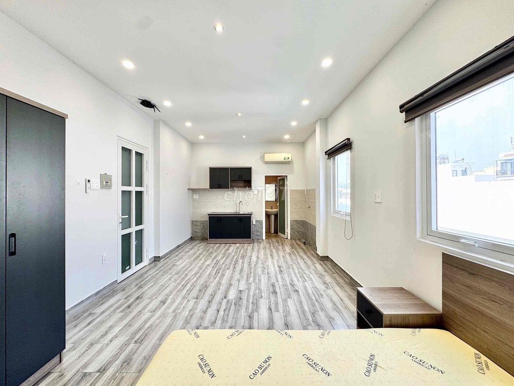 Rent a large, interior suite near the Lkeview City District 2.
