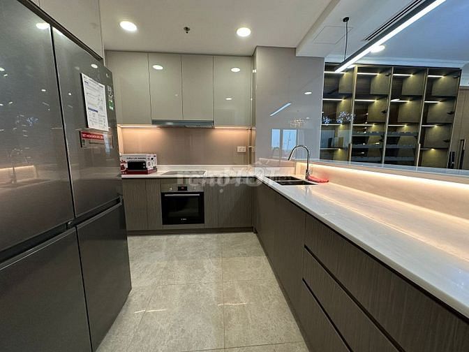 Need to quickly rent the Oriental Plaza apartment, area: 105 meters two, three bedrooms, three toilets.