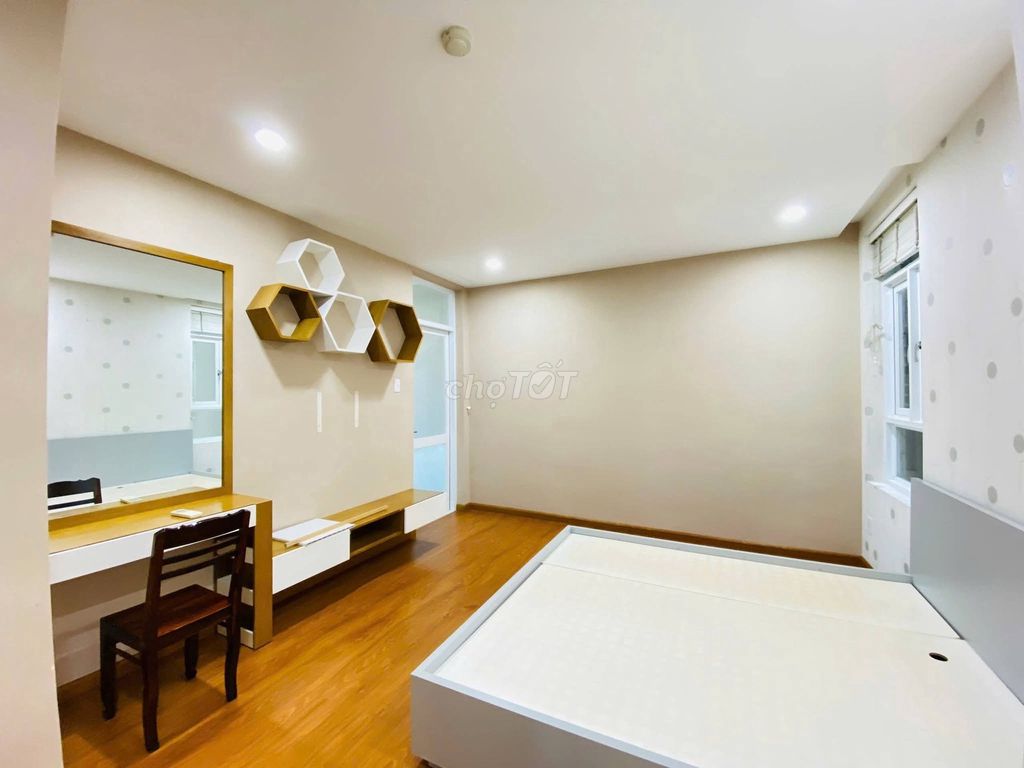 Renting Him Lam Chợ Lớn, District 6, 108 meters, 3 bedrooms, 2 toilets, 14 million.