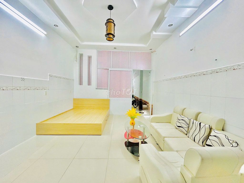 Only 3 P.T.E.L.D., a kitchen room, free holding the Phan Huy Ích.