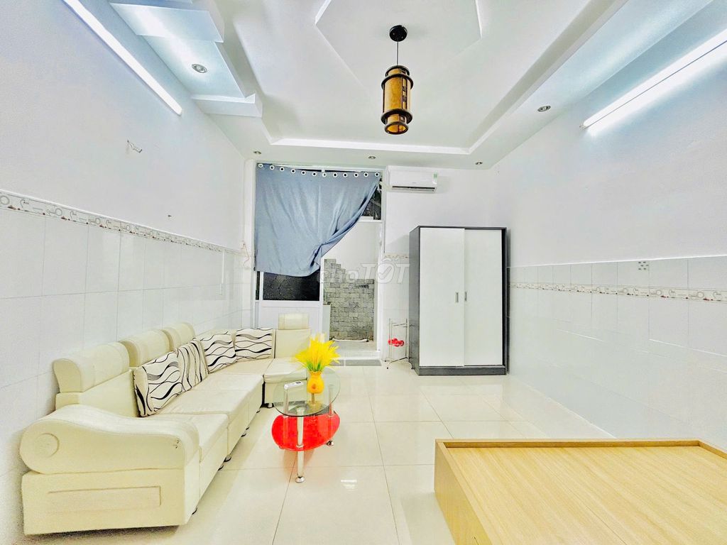 Only 3 P.T.E.L.D., a kitchen room, free holding the Phan Huy Ích.