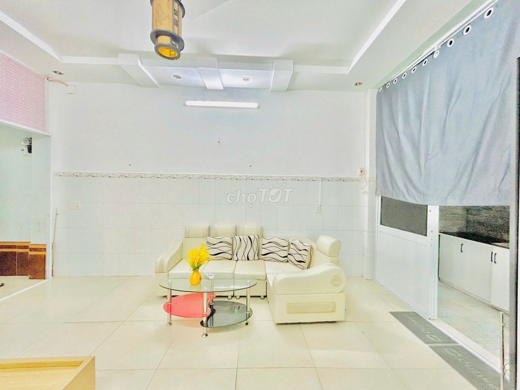 Only 3 P.T.E.L.D., a kitchen room, free holding the Phan Huy Ích.