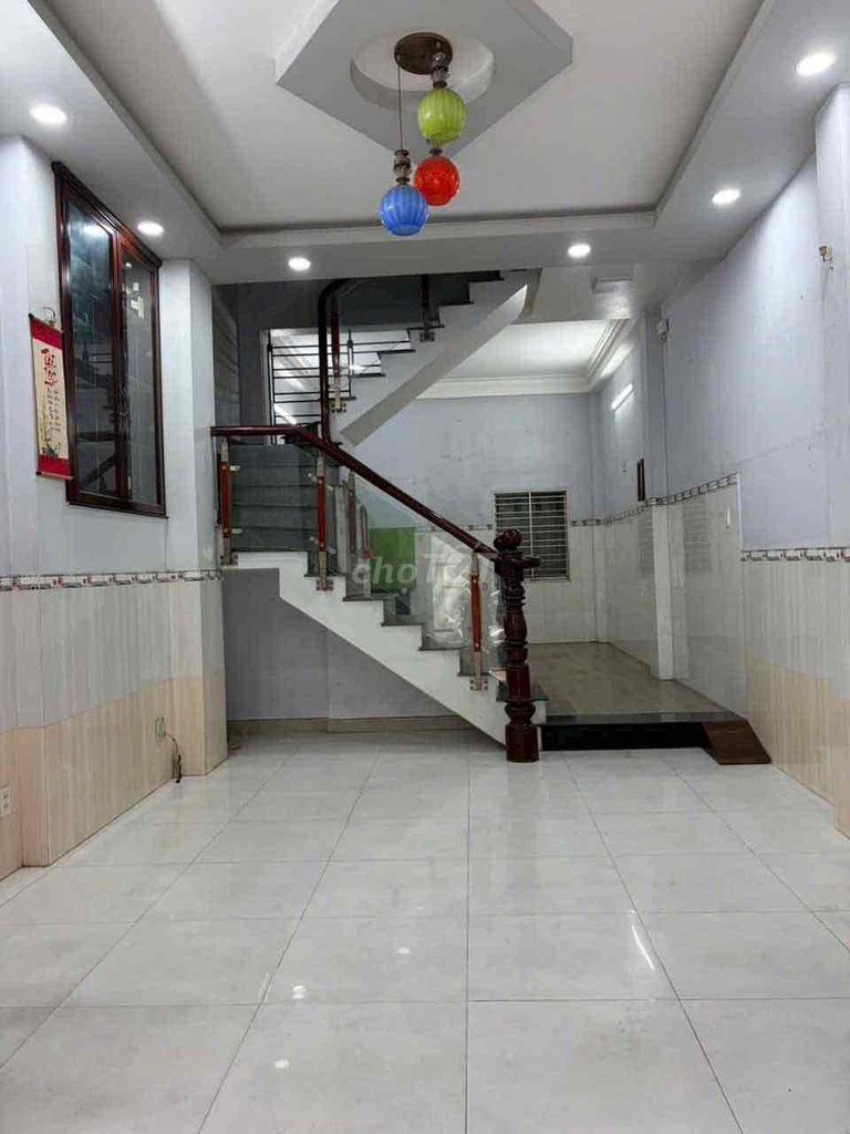 Rent the entire 18 D Street - mangoes - 4 meters - 12 meters - 3 stories - 4 bedrooms