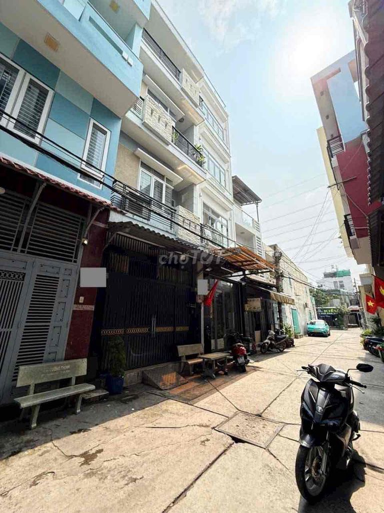 Rent the entire 18 D Street - mangoes - 4 meters - 12 meters - 3 stories - 4 bedrooms
