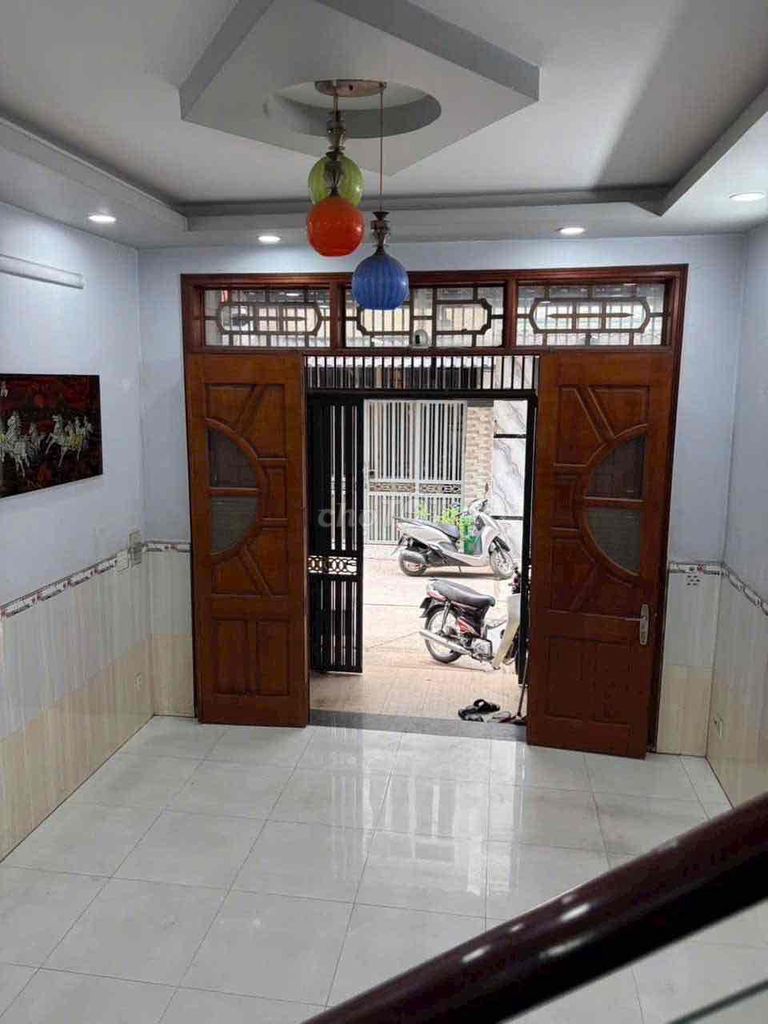 Rent the entire 18 D Street - mangoes - 4 meters - 12 meters - 3 stories - 4 bedrooms