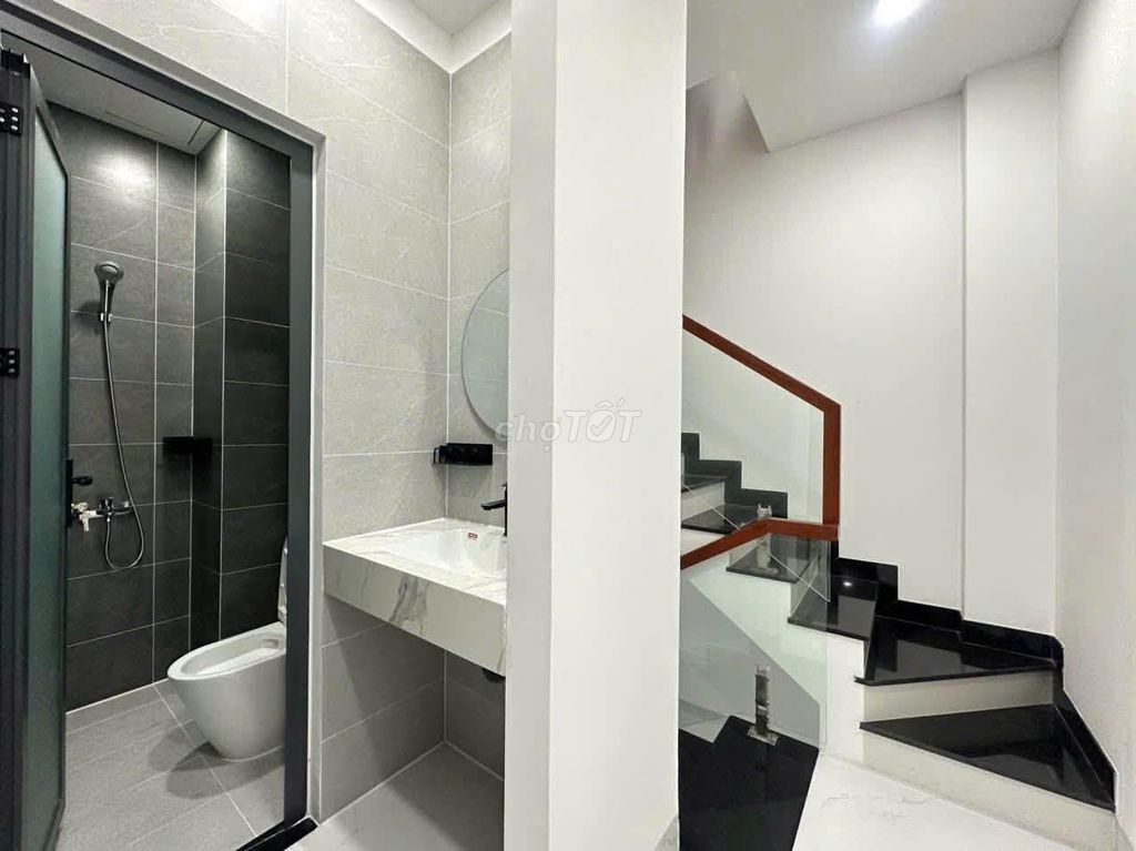 1/Phan Đình Phùng, Phú Nhuận 94 meters2, 2 bedrooms, 1.5 million a month.
