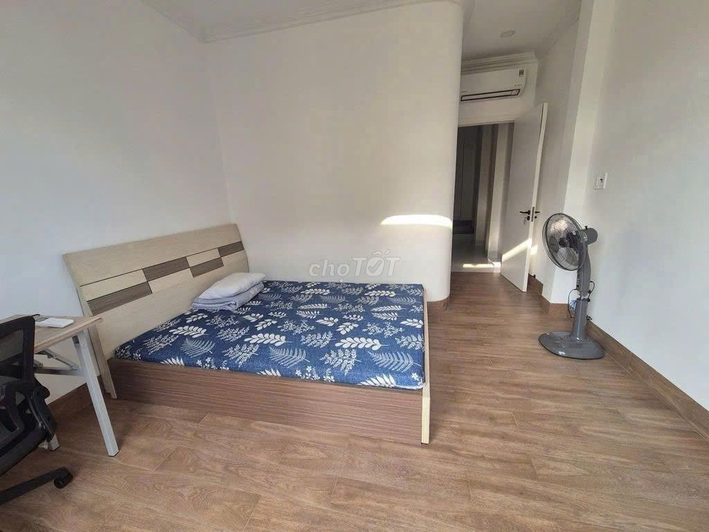 1/Phan Đình Phùng, Phú Nhuận 94 meters2, 2 bedrooms, 1.5 million a month.
