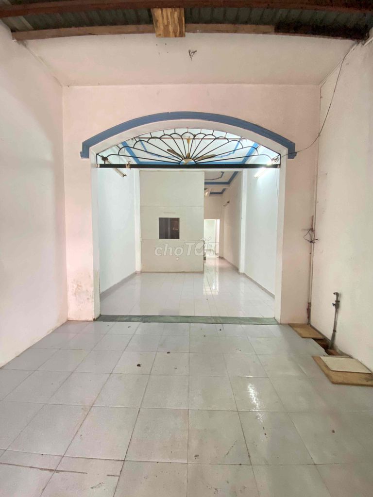 It's near Lương Trúc Đàm 4 x 18, one floor, two bedrooms, 13 million.