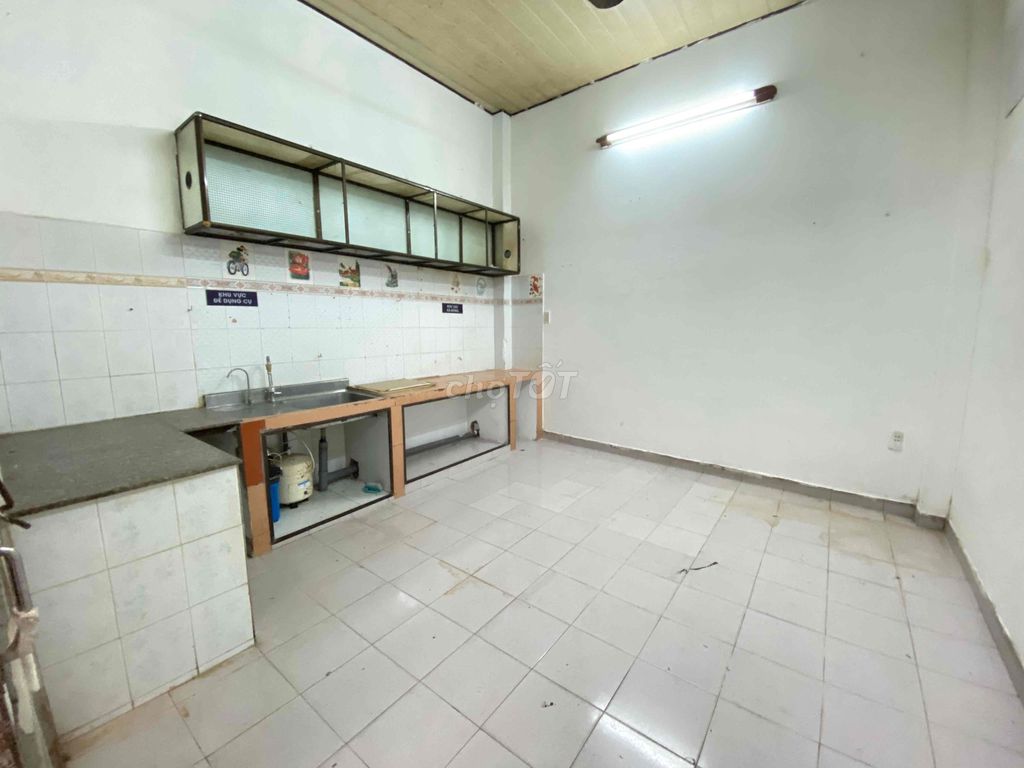 It's near Lương Trúc Đàm 4 x 18, one floor, two bedrooms, 13 million.