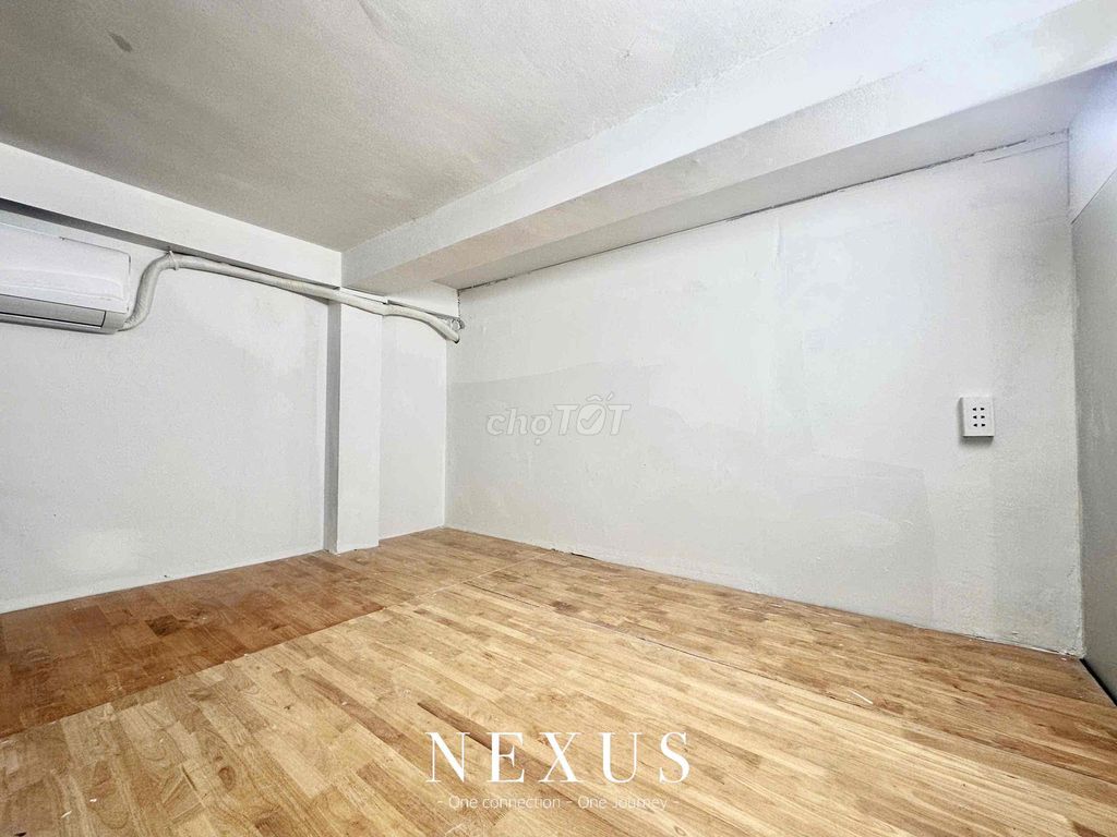 30 meters, full interior, four people.
