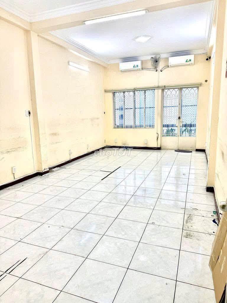 Alley 8 m/22 Sư Vạn Hạnh, District 10, 4 x23 meters, 4 floors, 33 million