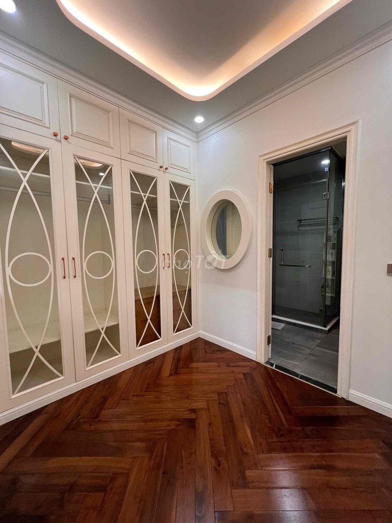 The original home has interior surrounding District 7