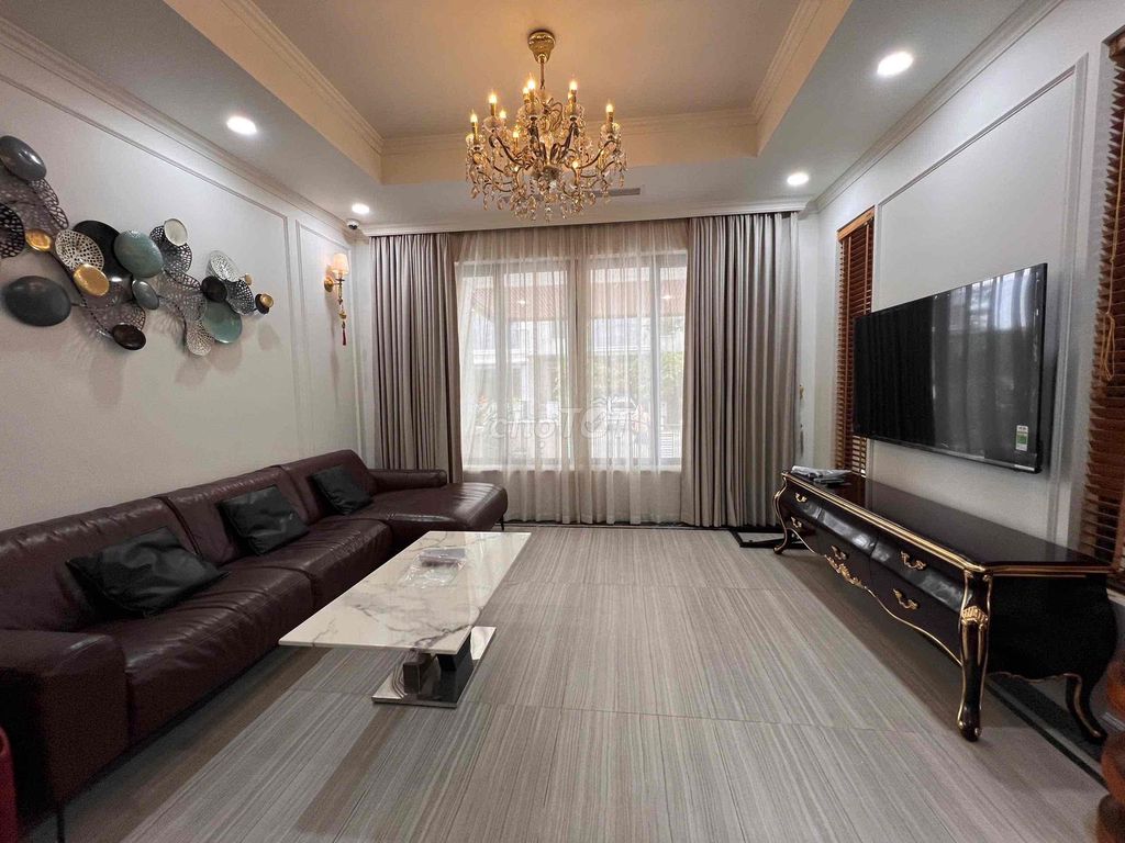 The original home has interior surrounding District 7