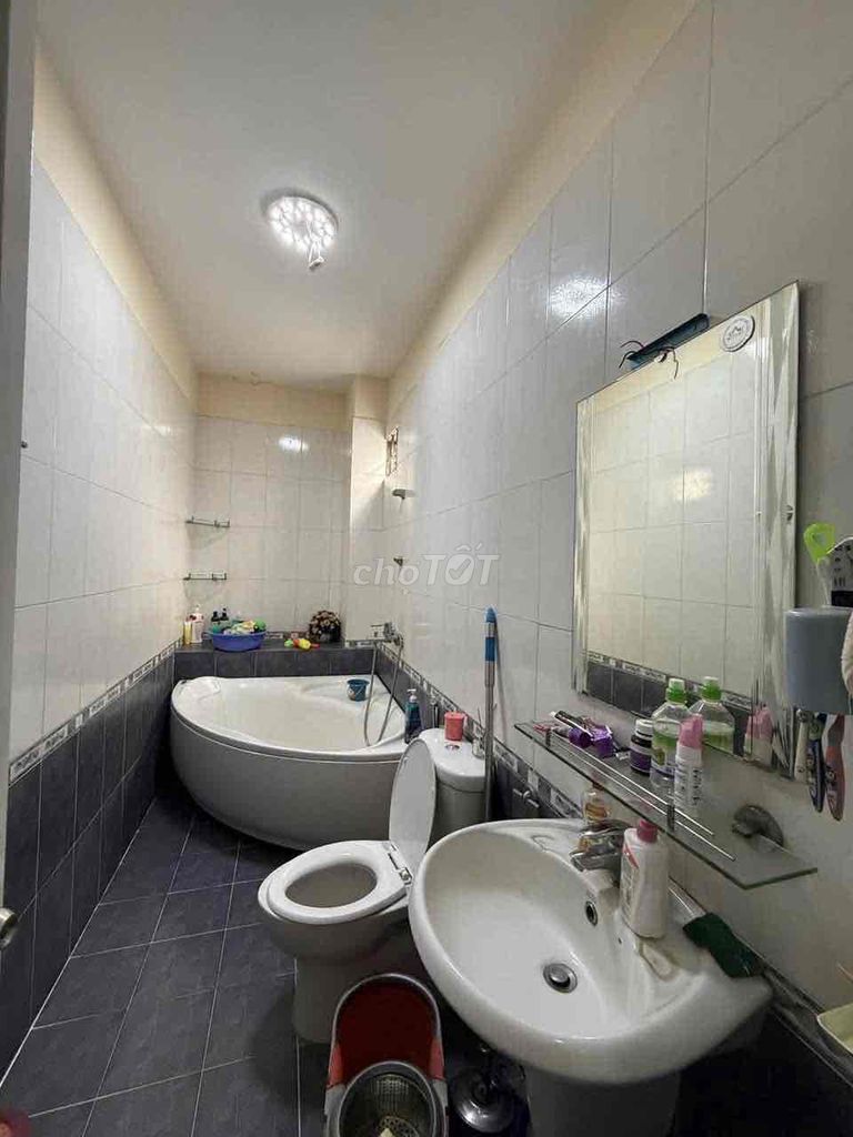 Rent a three-story Bàu Cát, Tân Bình, 5 x 12 meters, 3 bedrooms, 15 million