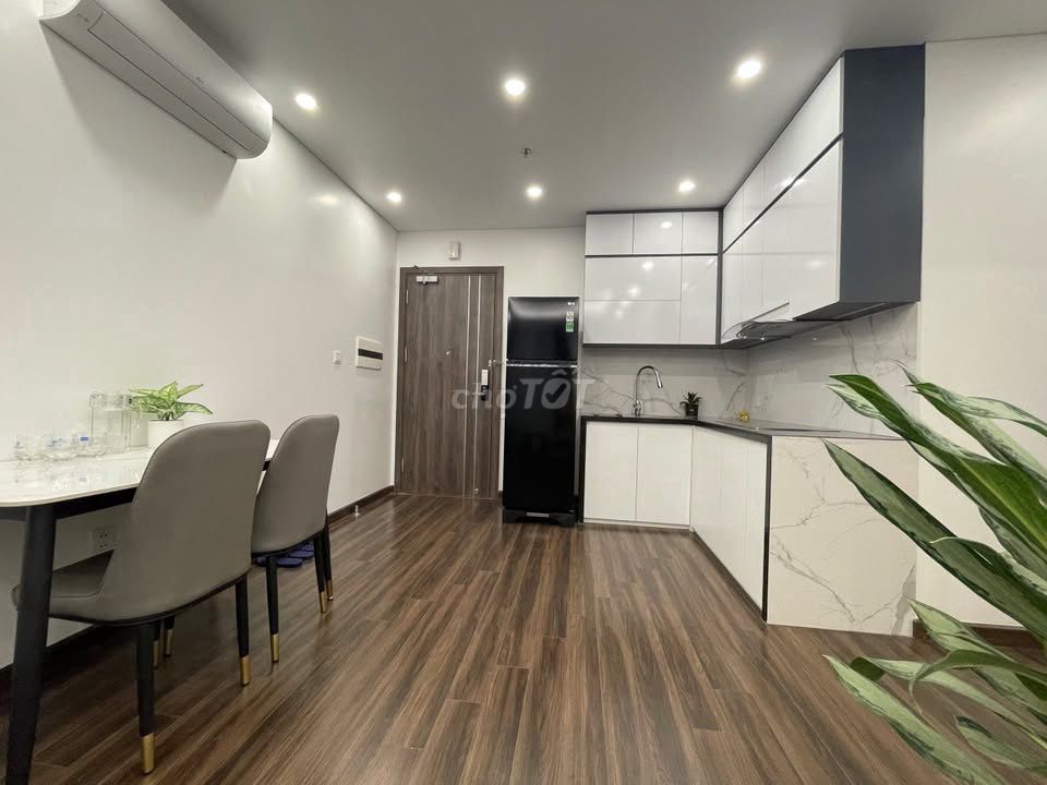The Manor, Nguyễn Hữu Cảnh, is renting two bedrooms for 17 million.