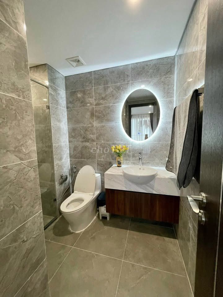 The Manor, Nguyễn Hữu Cảnh, is renting two bedrooms for 17 million.