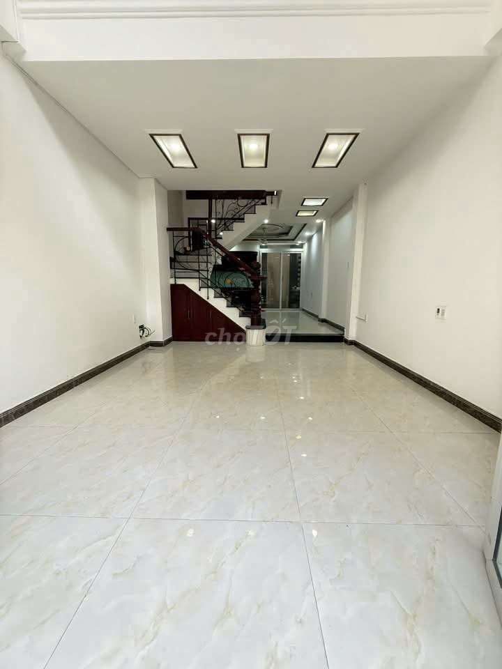 Rent for nc - area 4.2 12 M - Hoàng Quốc Việt street 7