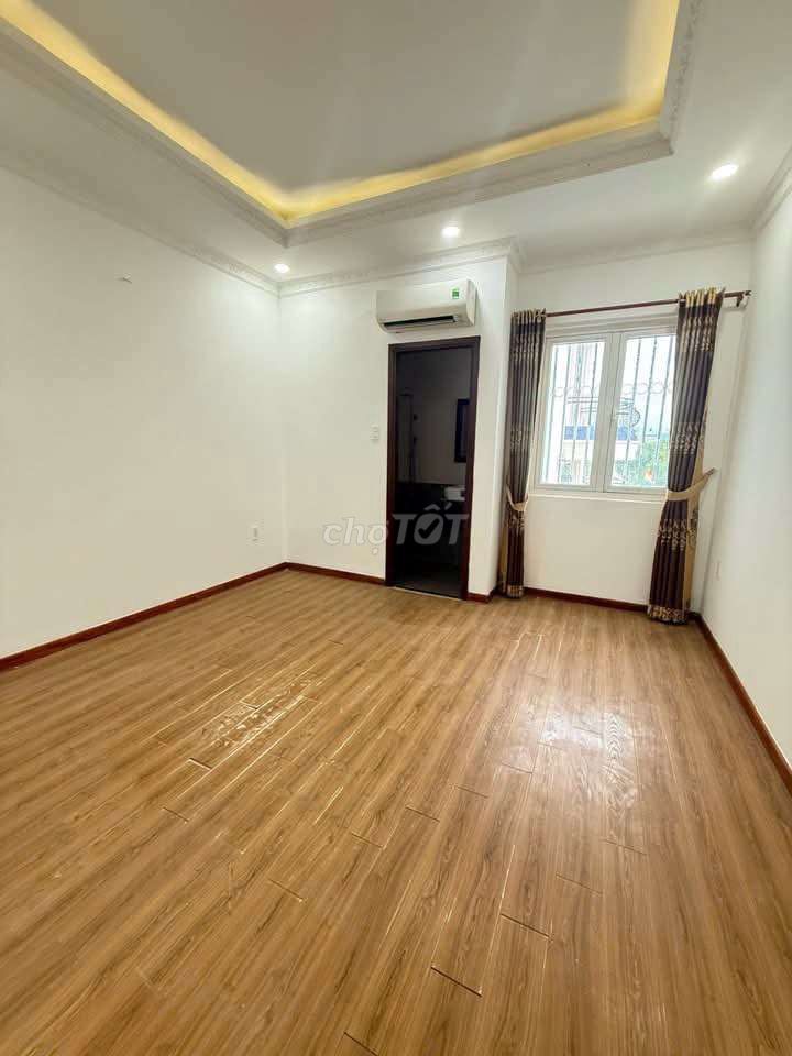 Rent for nc - area 4.2 12 M - Hoàng Quốc Việt street 7