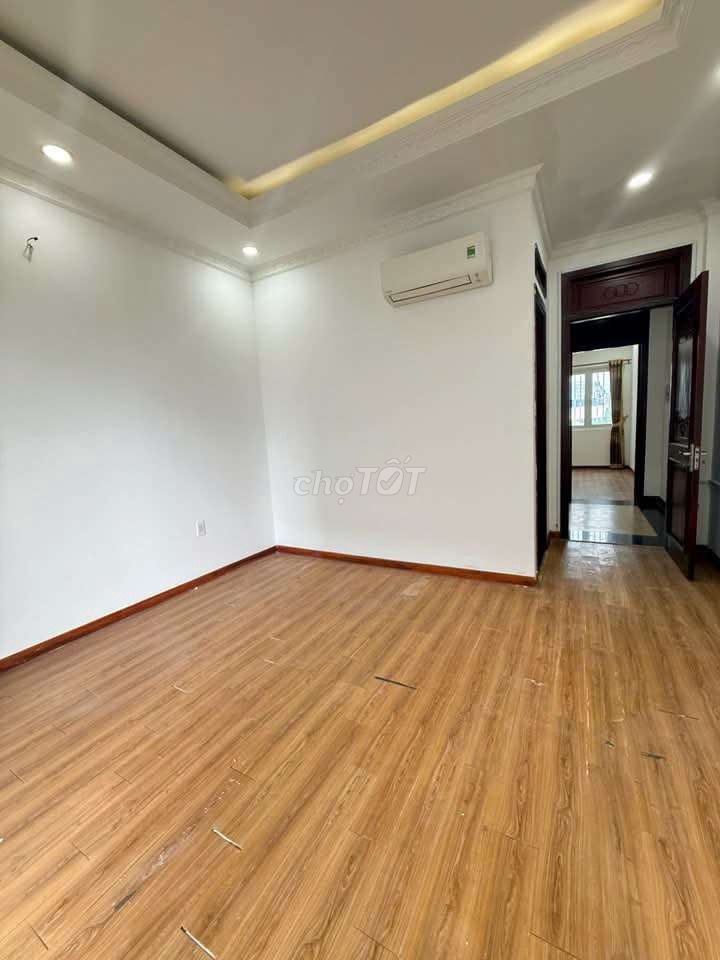 Rent for nc - area 4.2 12 M - Hoàng Quốc Việt street 7