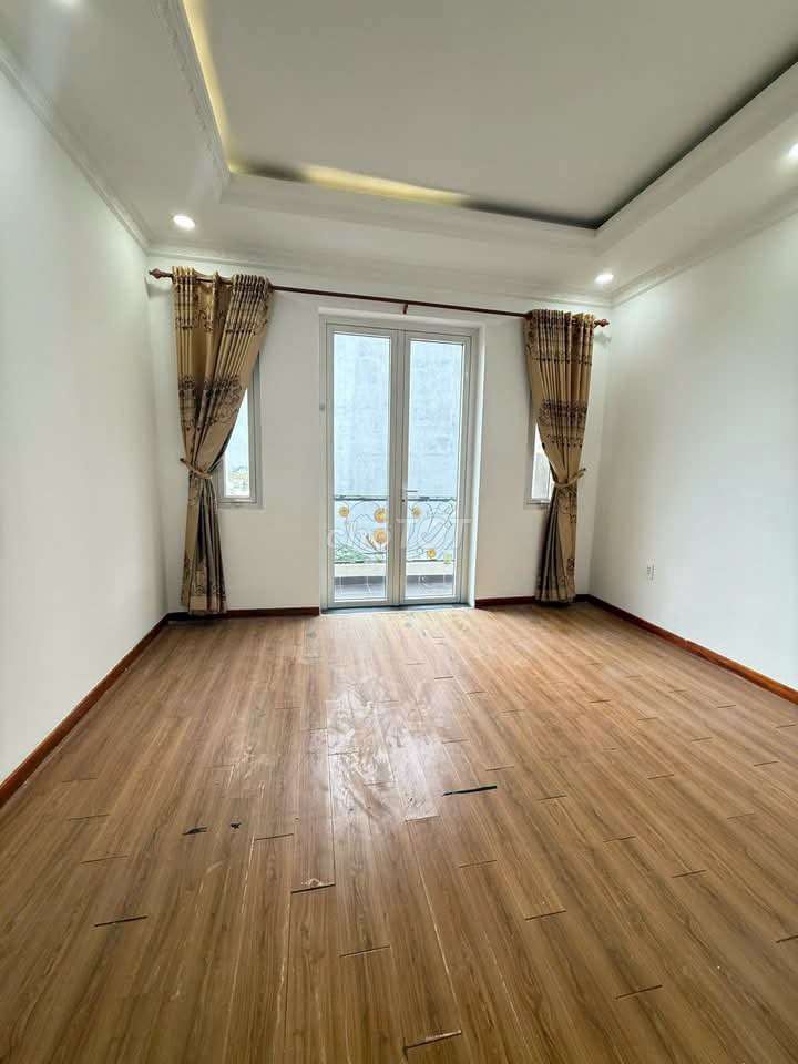 Rent for nc - area 4.2 12 M - Hoàng Quốc Việt street 7