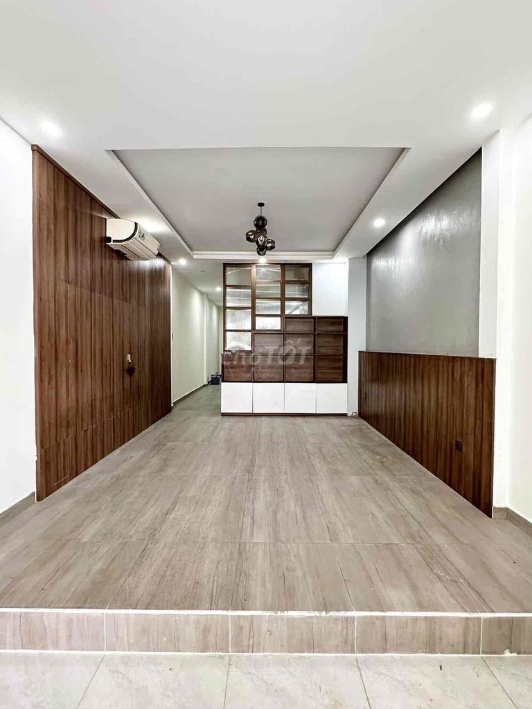 8 M fresh east - 4 M 17 M - 2 floors - 4 bedroom
