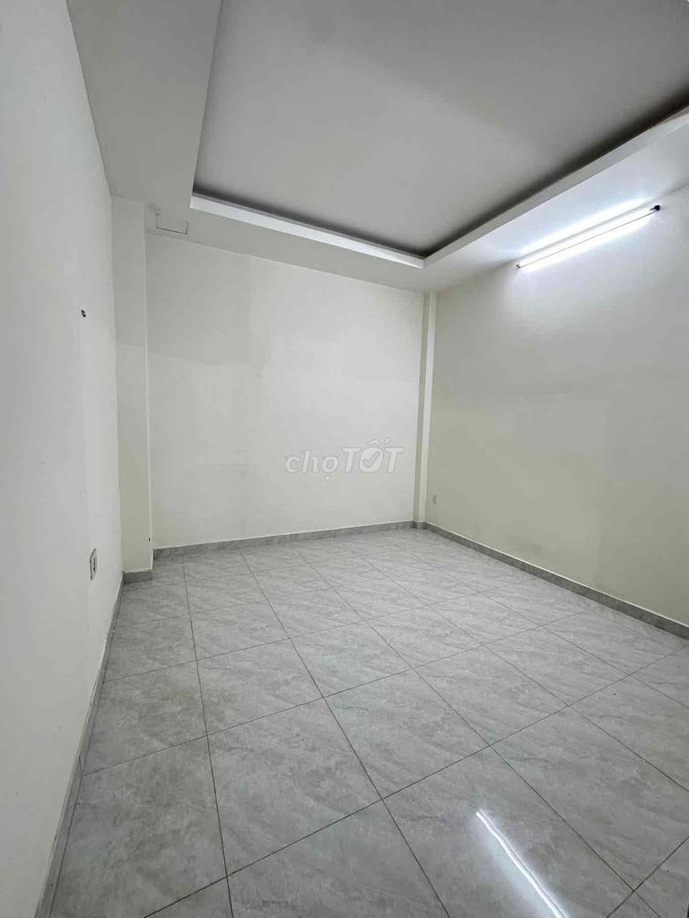 8 M fresh east - 4 M 17 M - 2 floors - 4 bedroom