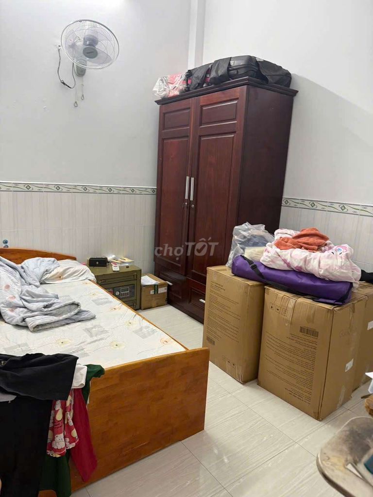 Nice original, 4-foot traffic alley, 2 bedrooms 2 toilets